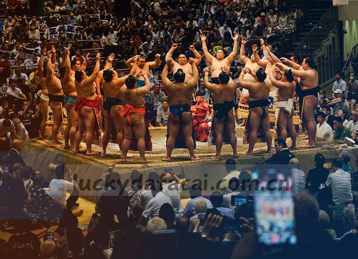 NBA季后赛实时比分看板 24秒倒计时触发攻防转换